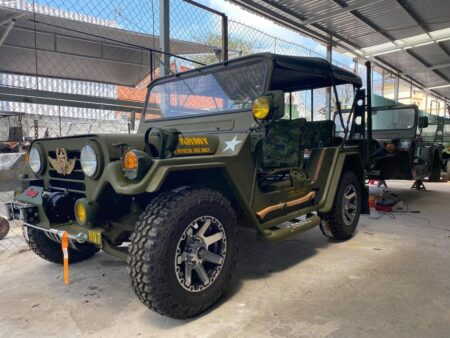 FOODIE AND CITY TOUR IN SAIGON BY JEEP