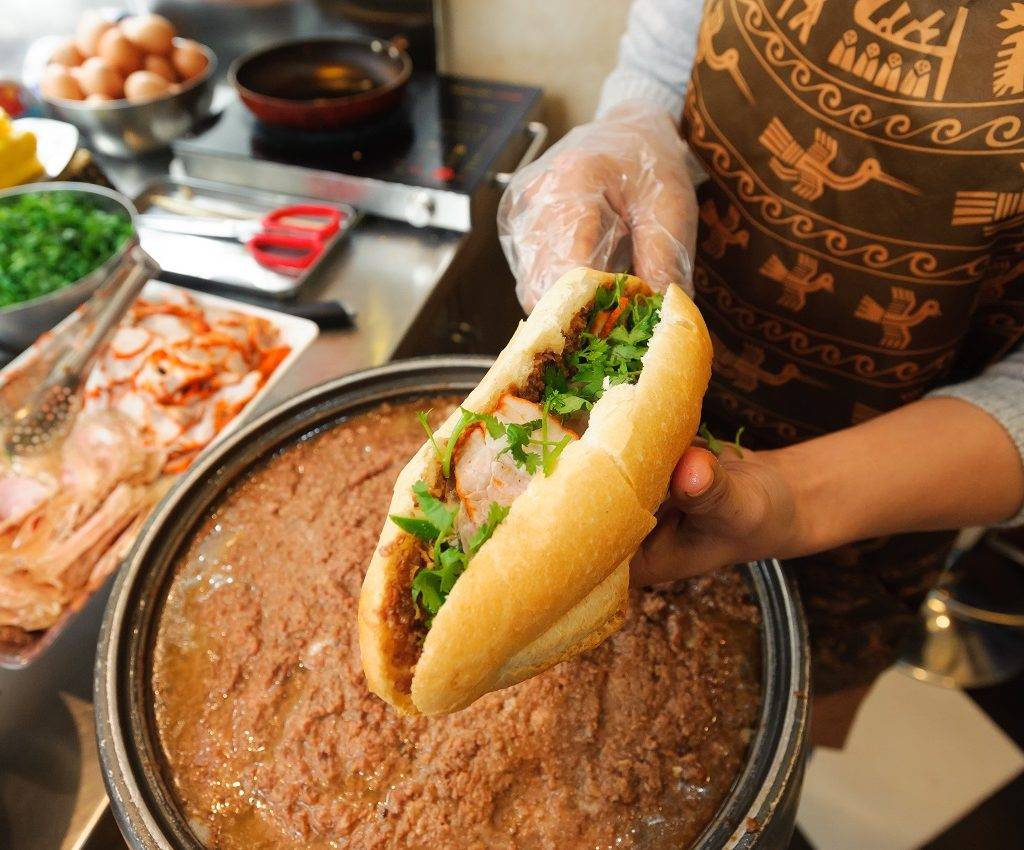 BANH MI IN HANOI CUISINE 1 1024x850 1